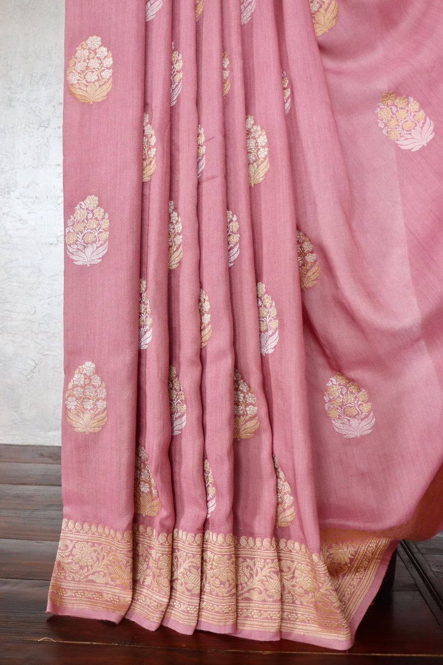 Soft Pink Phool Motif Munga Silk Handloom Saree