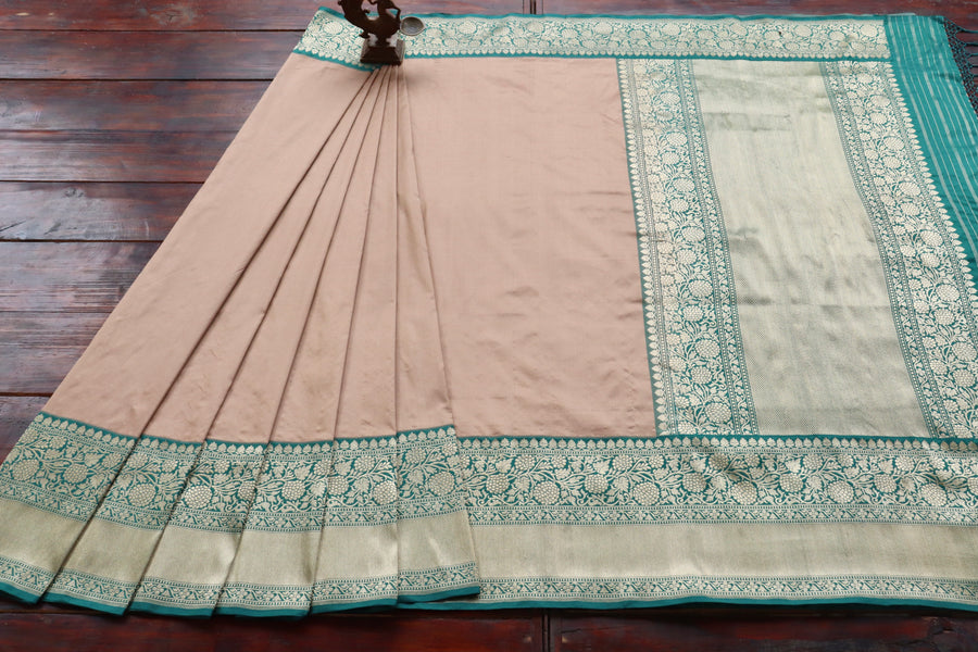 Border close-up on Beige & Green Kadiyal Katan saree
