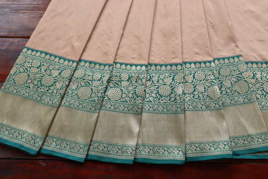 Katan silk texture of Beige & Green Kadiyal saree