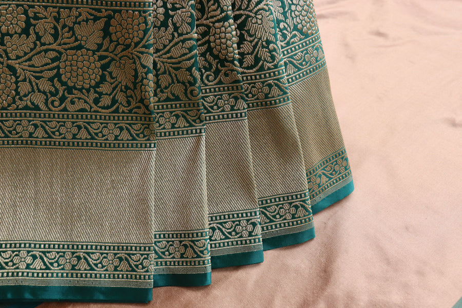 Pallu detail of Beige & Green Kadiyal Katan Banarasi saree
