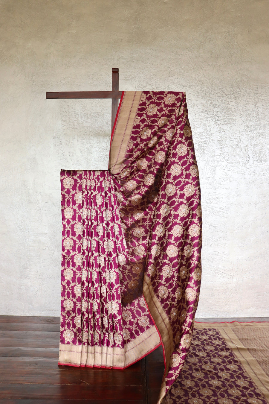 Wine Floral Chinar Jangla Pure Silk Handloom Banarasi Saree