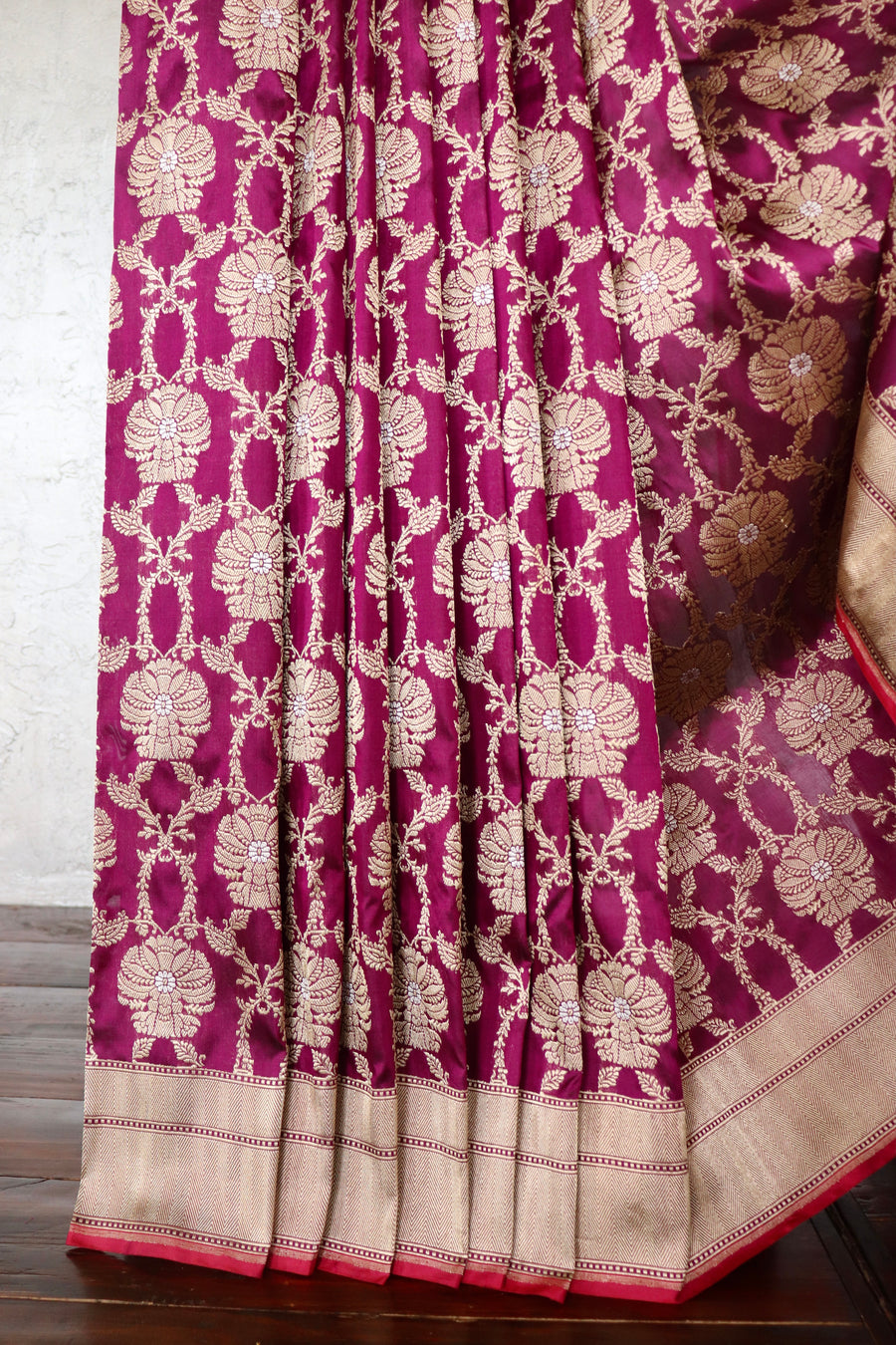 Wine Floral Chinar Jangla Pure Silk Handloom Banarasi Saree