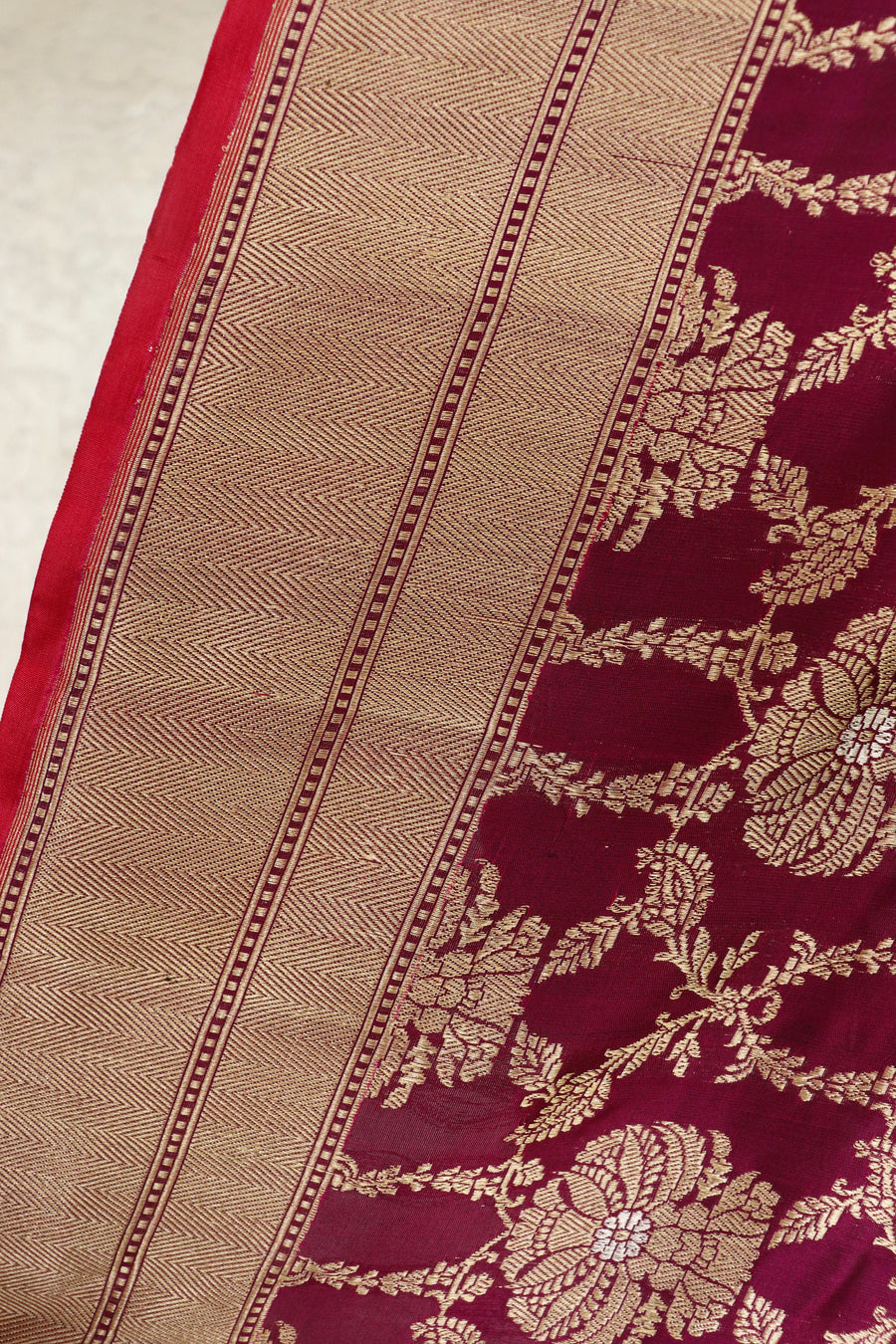 Wine Floral Chinar Jangla Pure Silk Handloom Banarasi Saree
