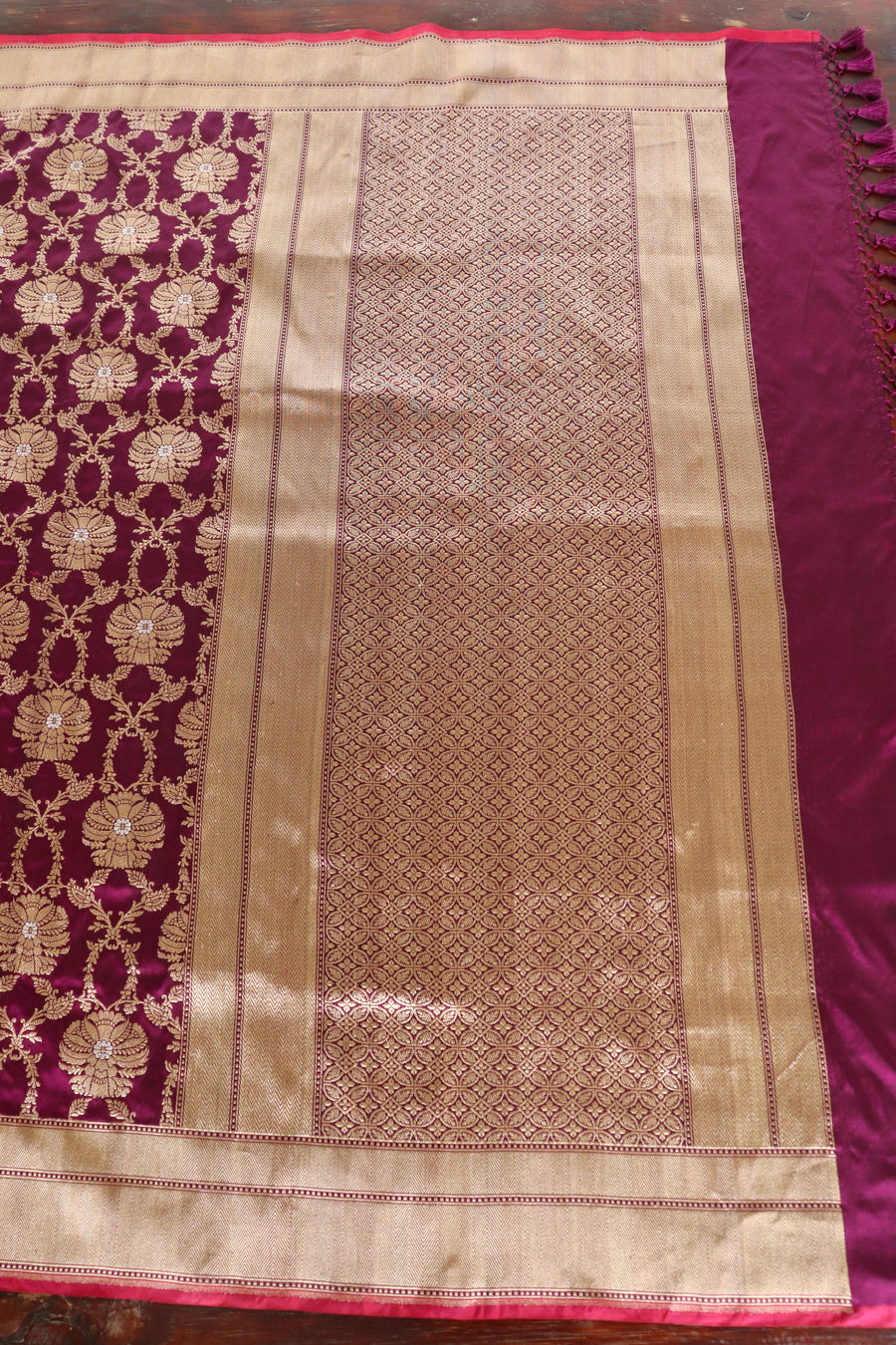 Wine Floral Chinar Jangla Pure Silk Handloom Banarasi Saree