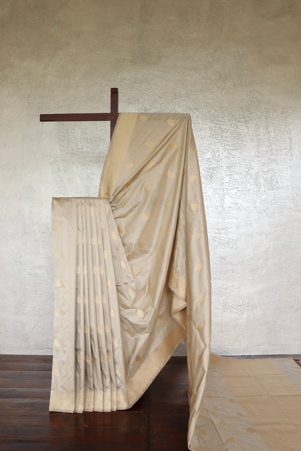 Light Grey Kairy Motif Pure Silk Banarasi Saree | Stuti Weaves
