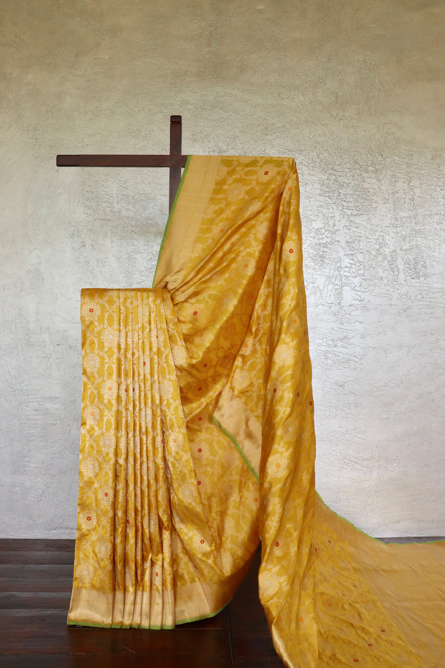 Yellow Floral Chinar Jangla Pure Silk Handloom Banarasi Saree