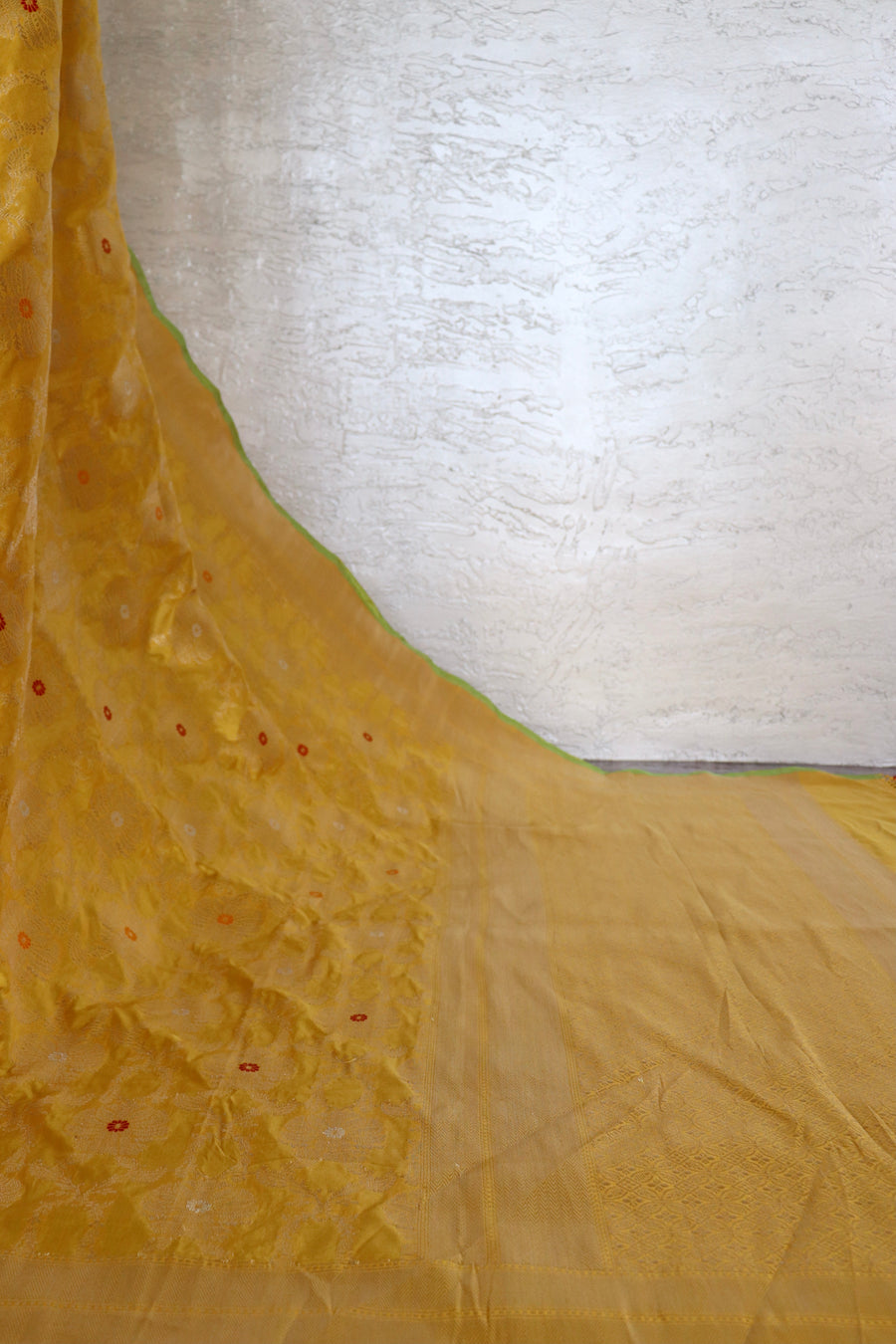 Yellow Floral Chinar Jangla Pure Silk Handloom Banarasi Saree
