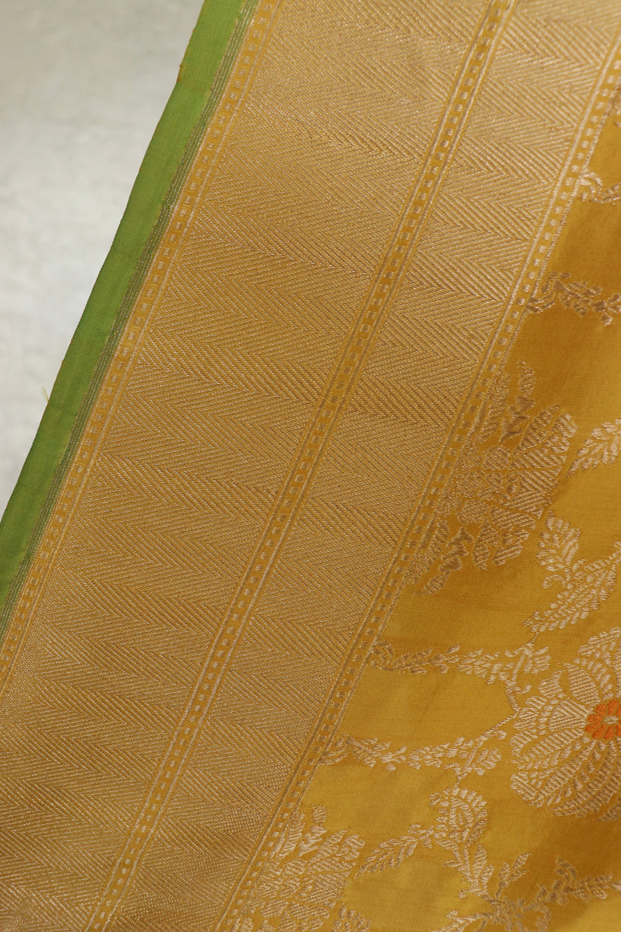 Yellow Floral Chinar Jangla Pure Silk Handloom Banarasi Saree