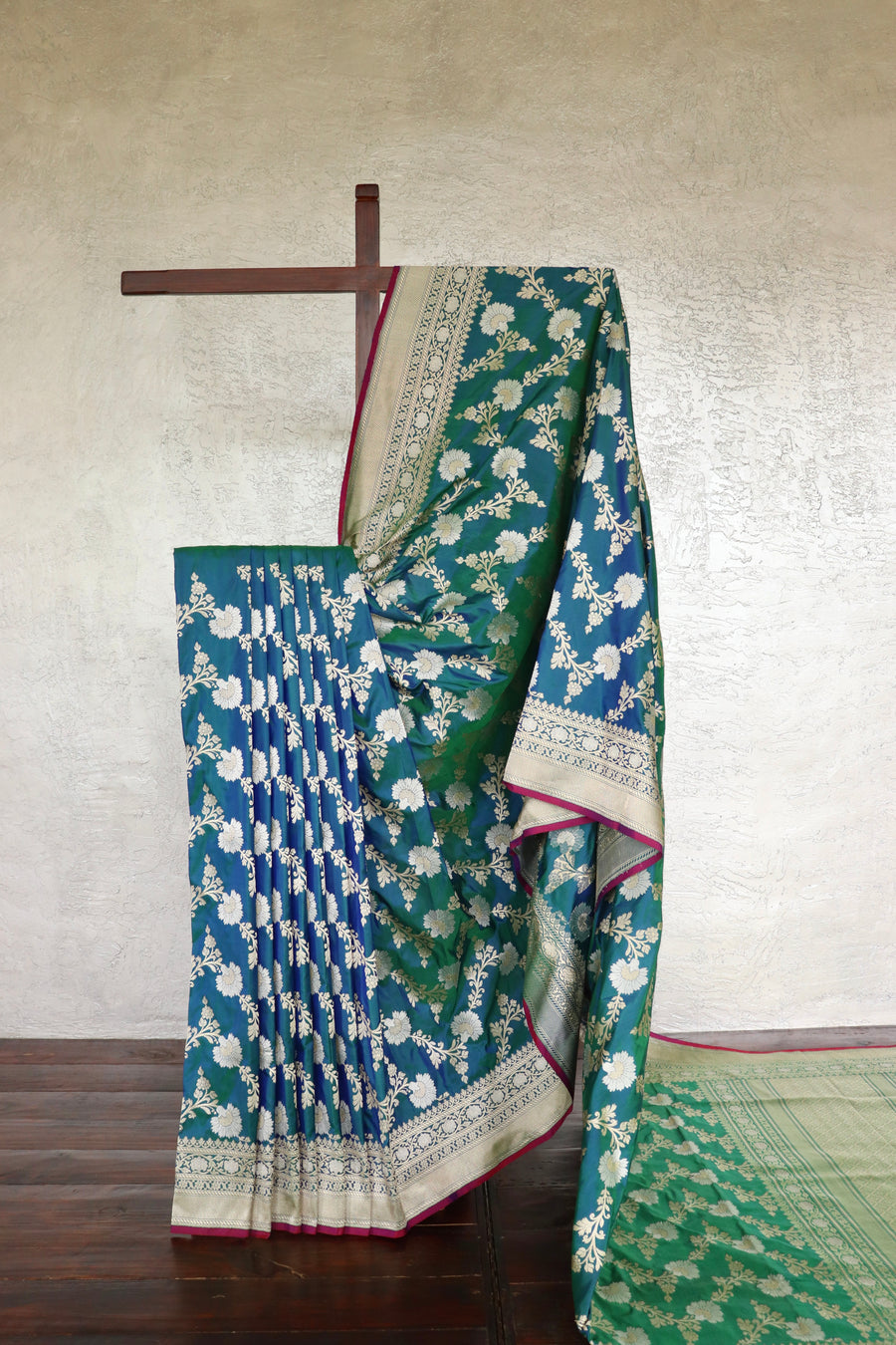 Peacock Shade Zig Zag Jangla Pure Silk Handloom Banarsi Saree