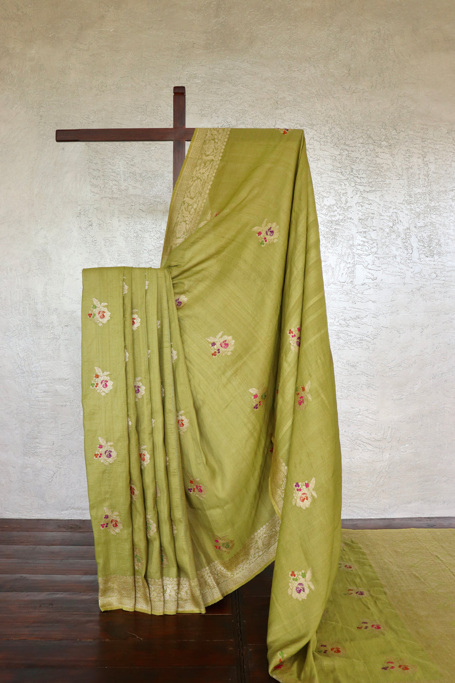 Olive Floral Buti Floral Pure Tussar Silk Handloom Banarasi Saree