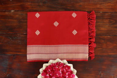 Red handloom Banarsi saree with kadhua motifs in pure Katan silk