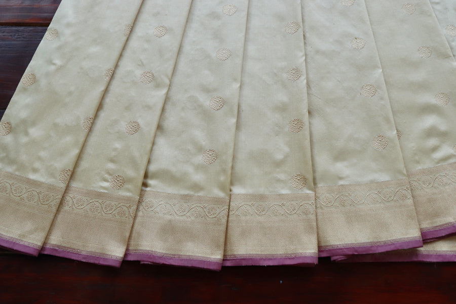 Ivory Ginnie Motif Pure Silk Handloom Banarasi Saree