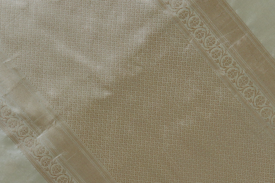 Ivory Ginnie Motif Pure Silk Handloom Banarasi Saree