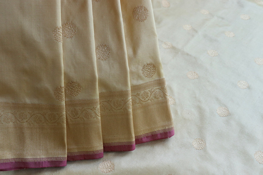 Ivory Ginnie Motif Pure Silk Handloom Banarasi Saree