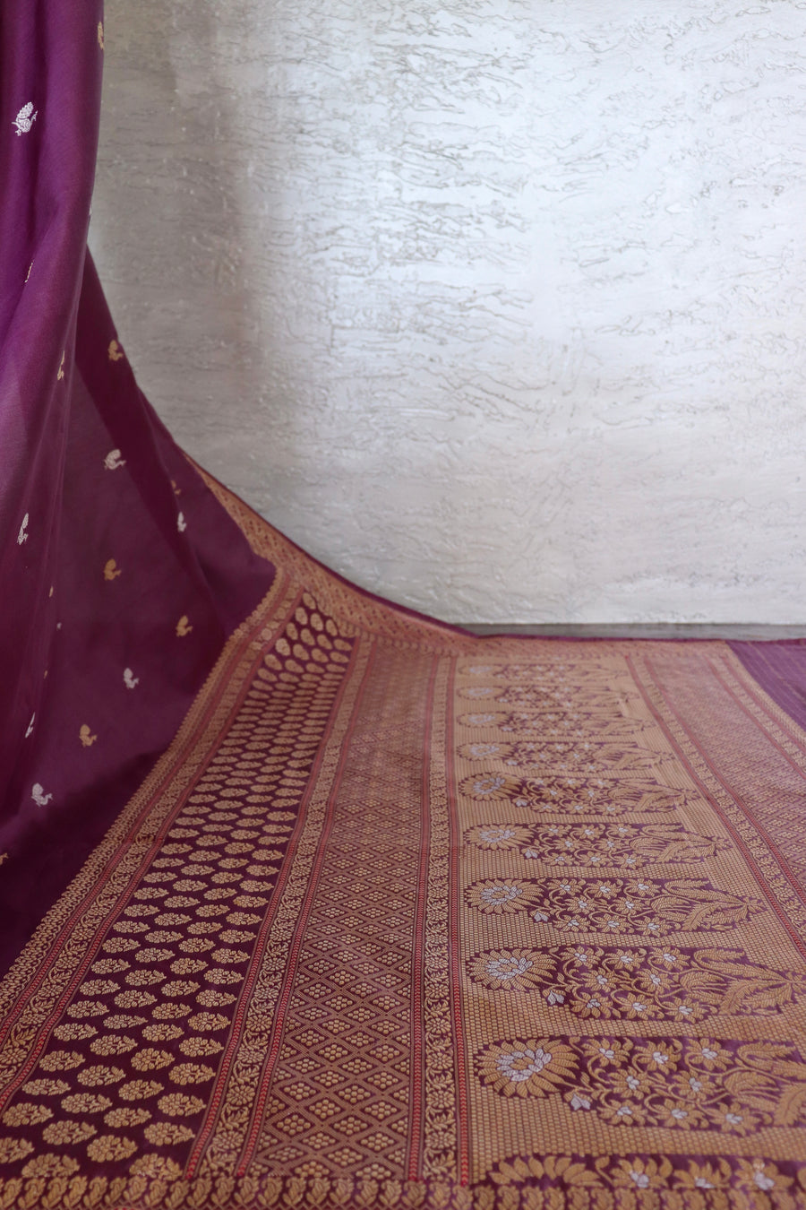 Bright Lavender Peacock Motif Pure Silk Handloom Banarasi Saree