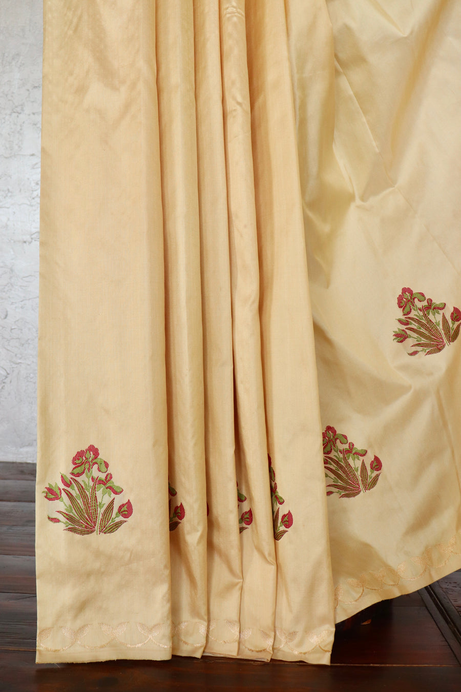 Cream Iris Kadhua Motif Pure Silk Handloom Banarsi Saree