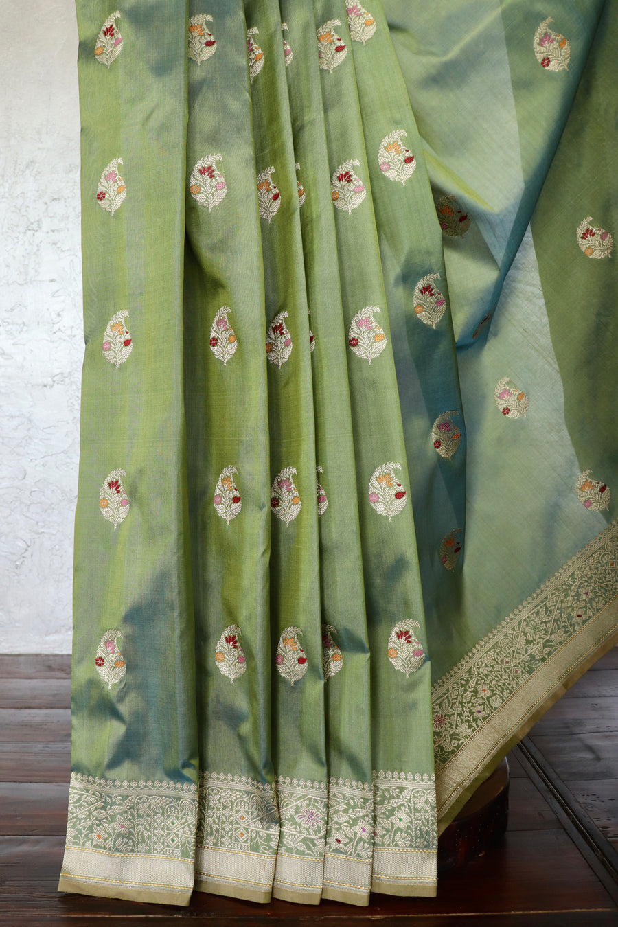 Dual-Tone Green Kairi Buti Pure Silk Handloom Banarasi Saree
