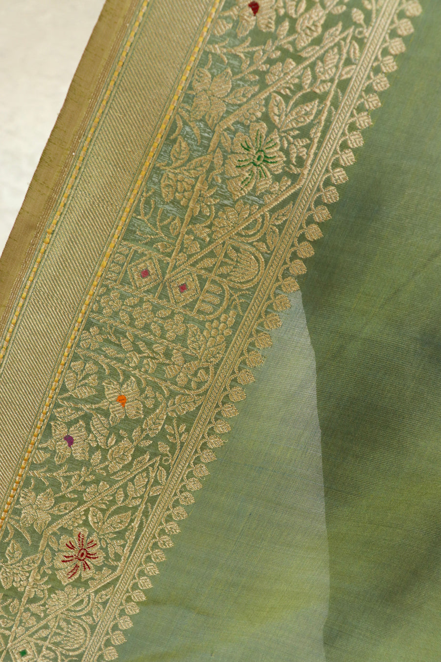 Dual-Tone Green Kairi Buti Pure Silk Handloom Banarasi Saree