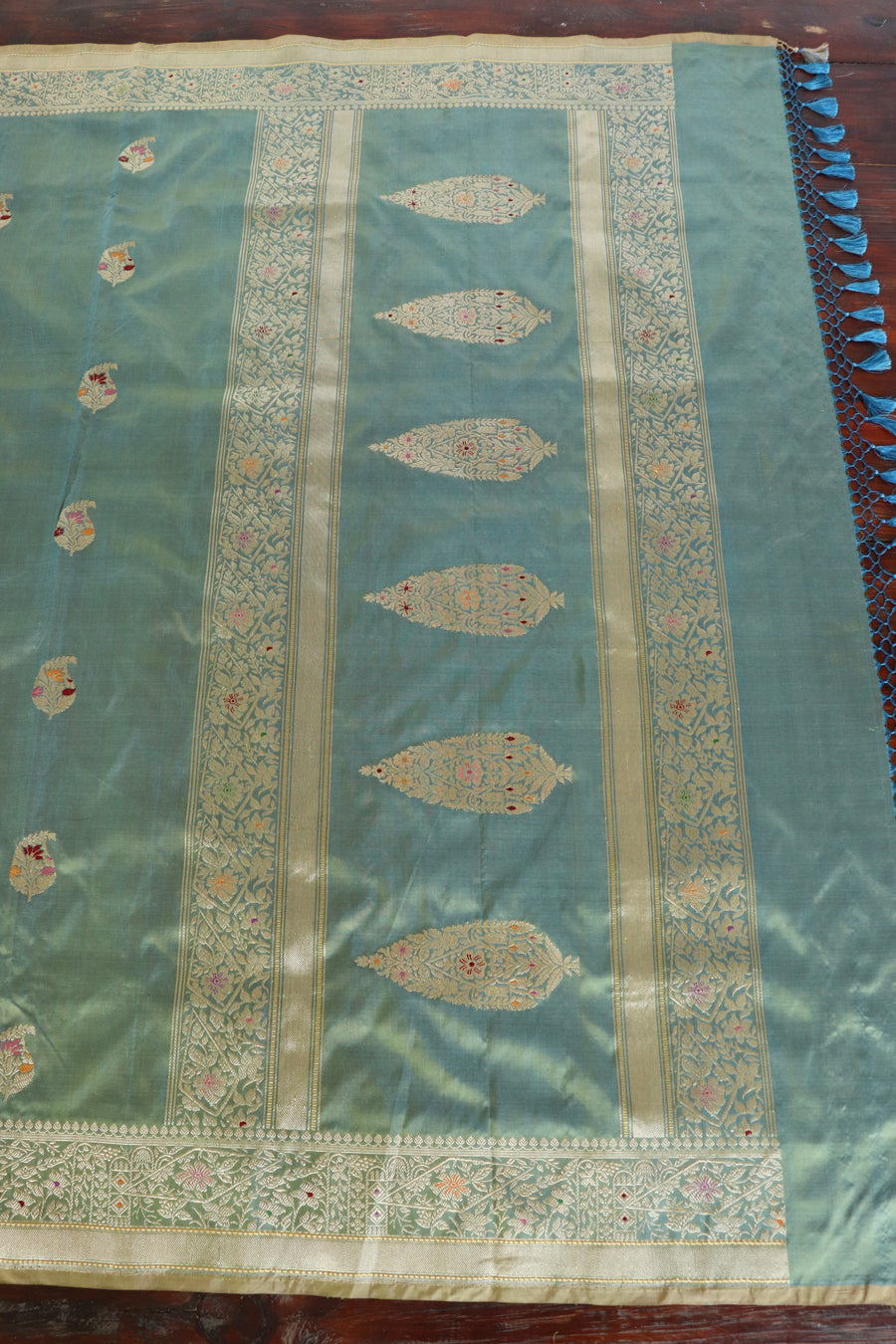 Dual-Tone Green Kairi Buti Pure Silk Handloom Banarasi Saree