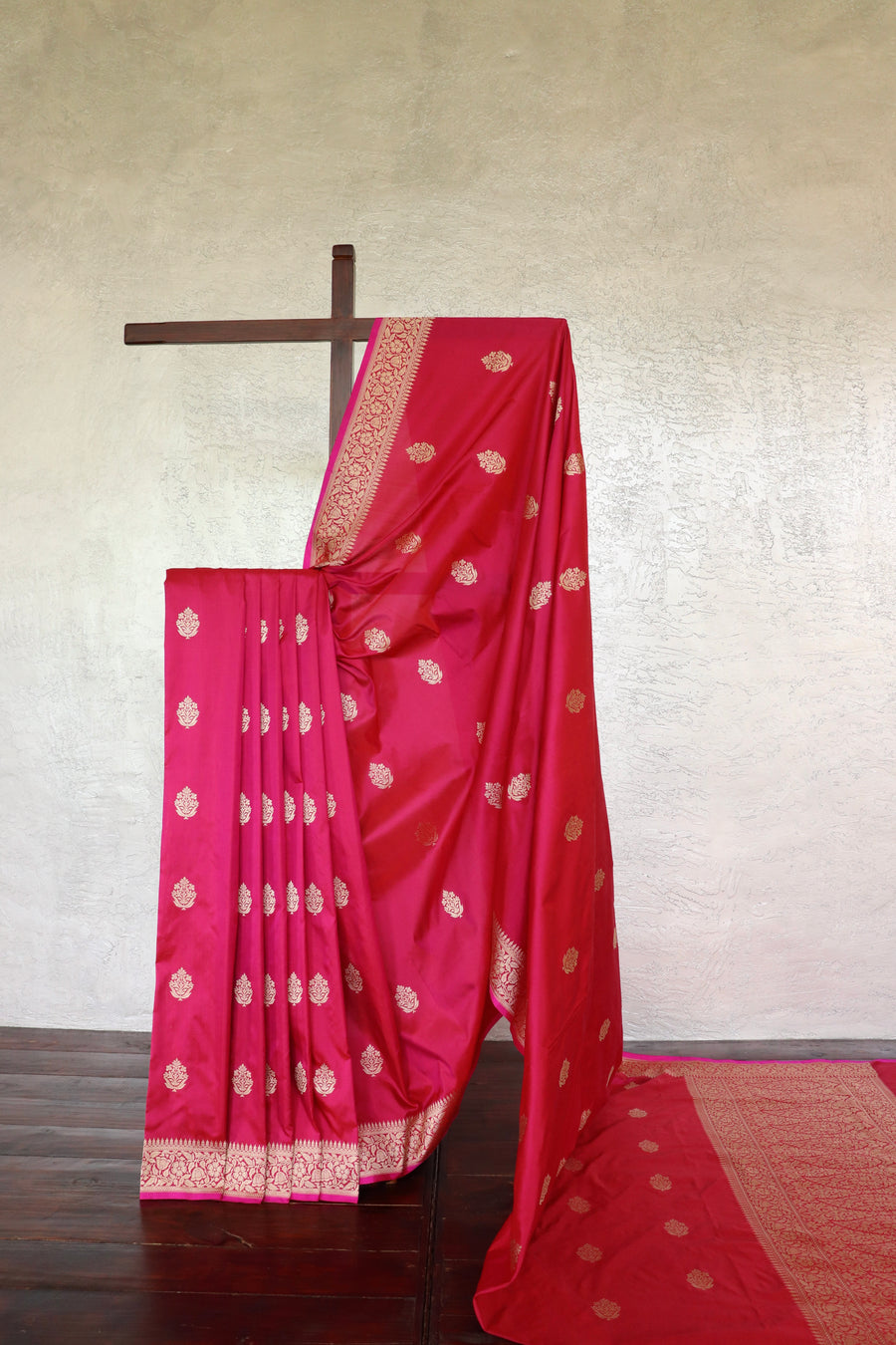 Rani Pink Parizaat Motif Pure Kora Silk Handloom Saree