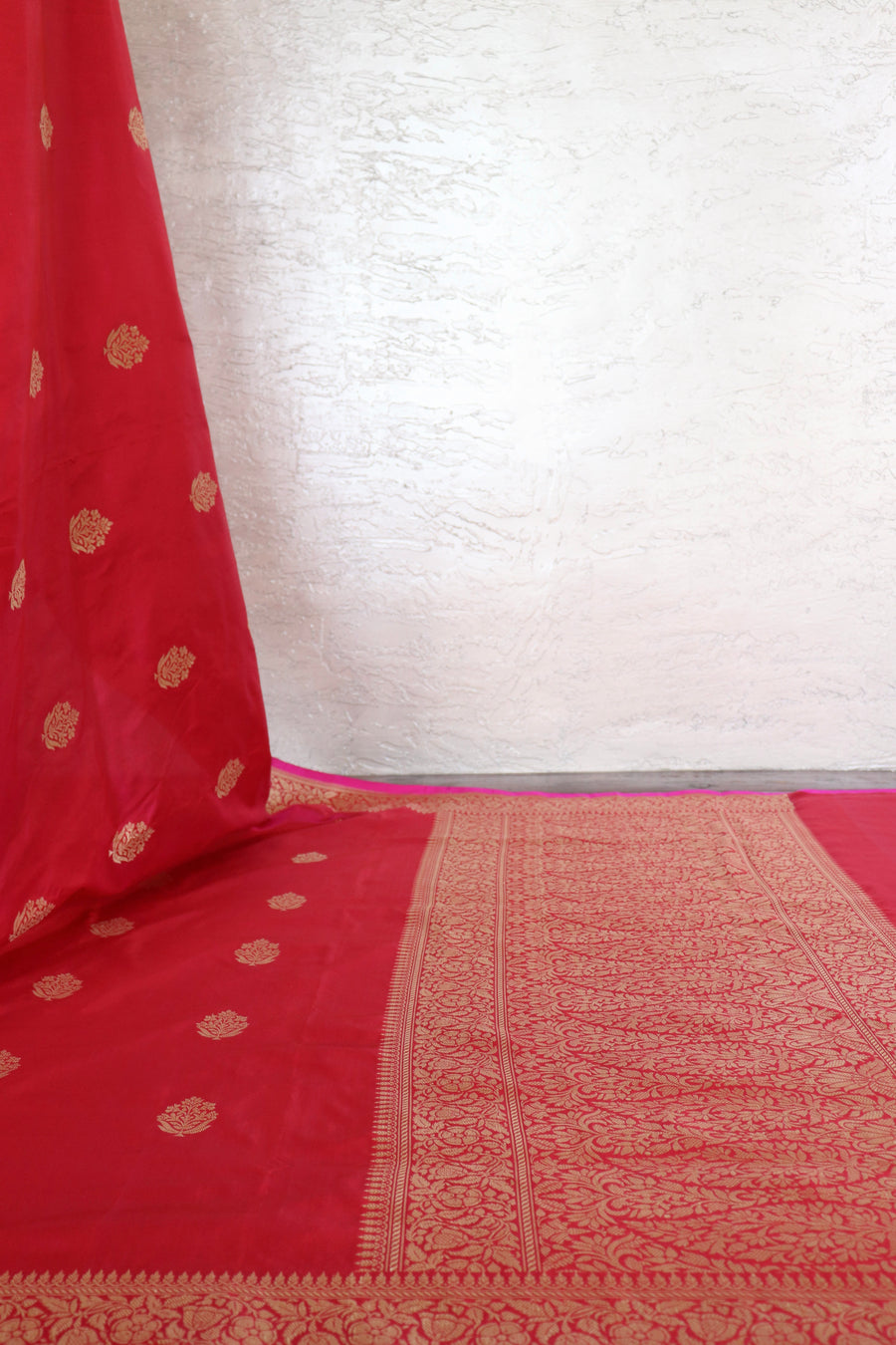 Rani Pink Parizaat Motif Pure Kora Silk Handloom Saree