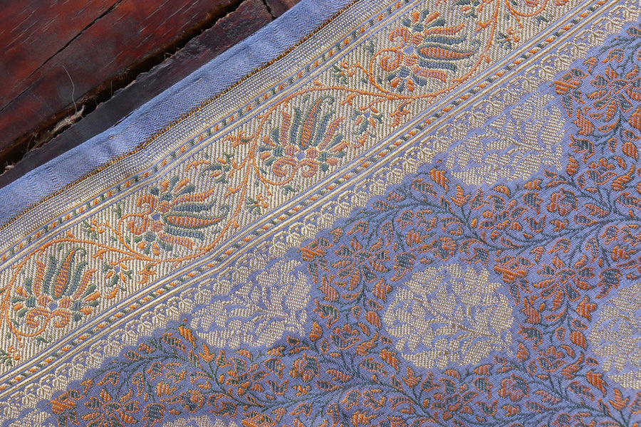 Pleat detail of Grey Jamawar Tanchoi saree