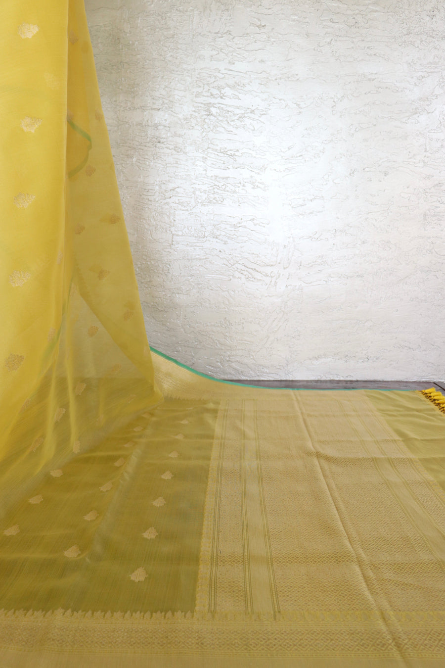 Lemon Yellow Leaf Motif Handloom Banarasi Organza Silk Saree