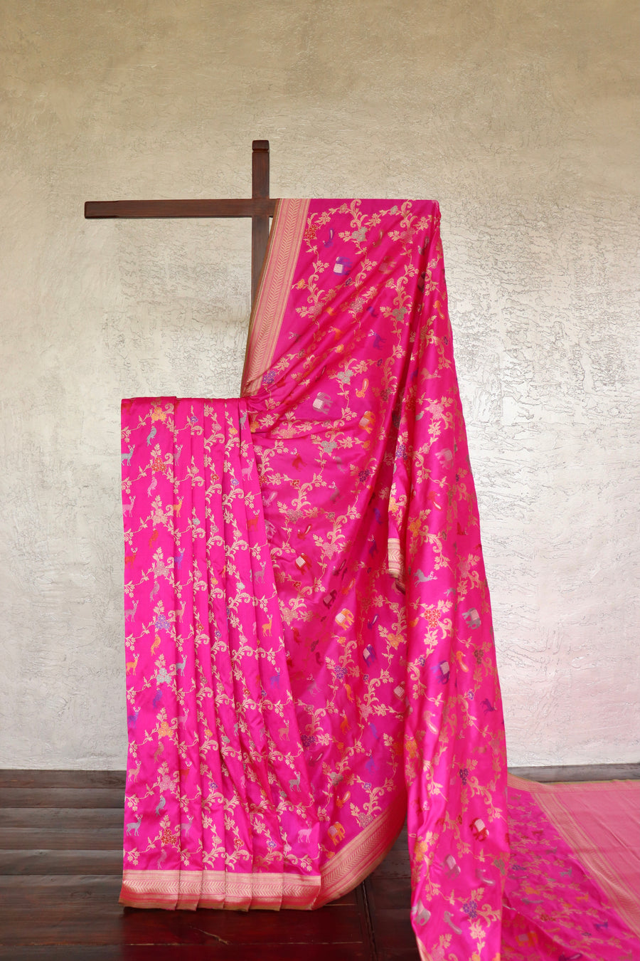 Rani Pink Kadhua Shikargah Pure Silk Handloom Banarasi Saree – view 2