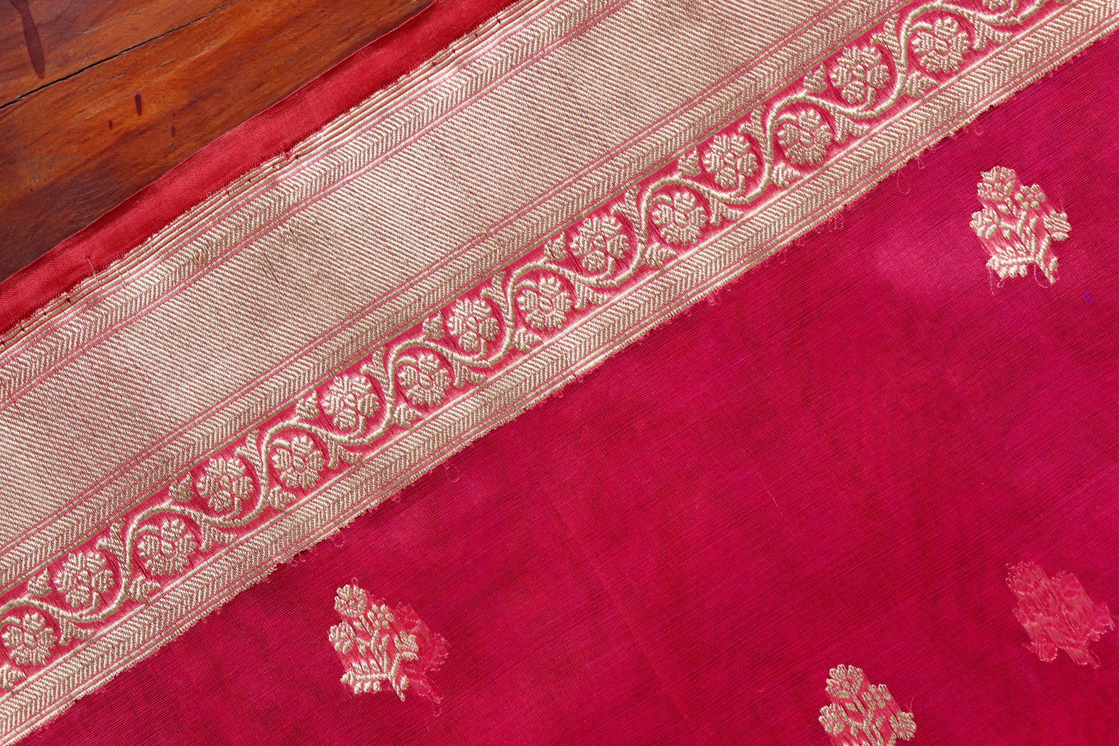Rani Kora Silk Leaf Motif Handloom Banarasi Saree