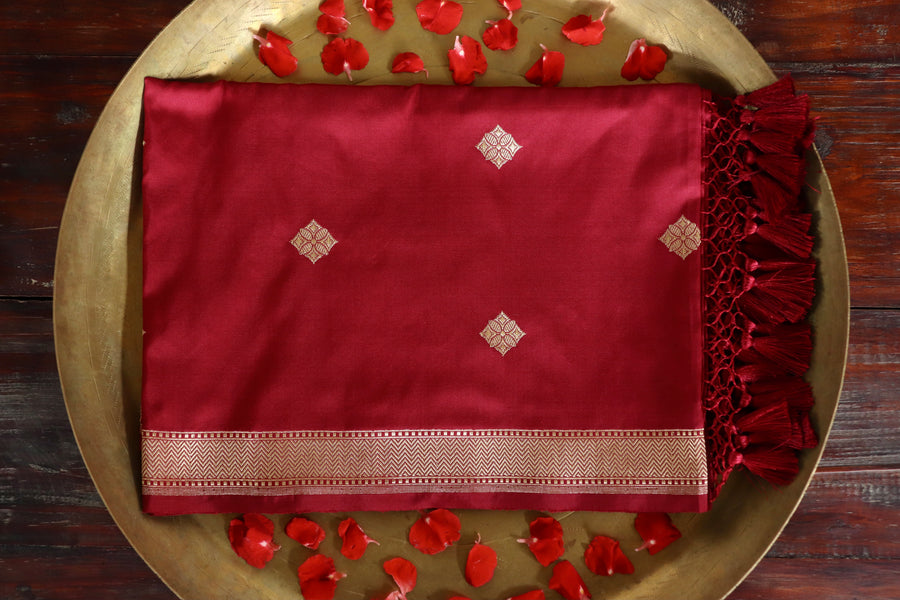 Maroon Paisley Buti Handloom Banarasi Silk Dupatta