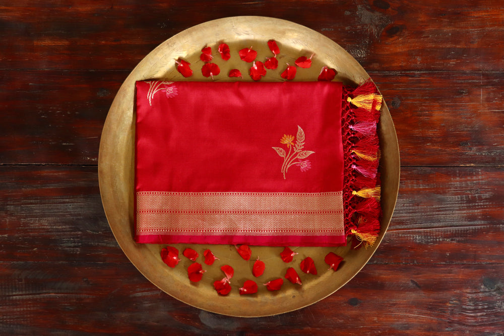 Red handloom Banarsi dupatta with leaf motifs in pure silk