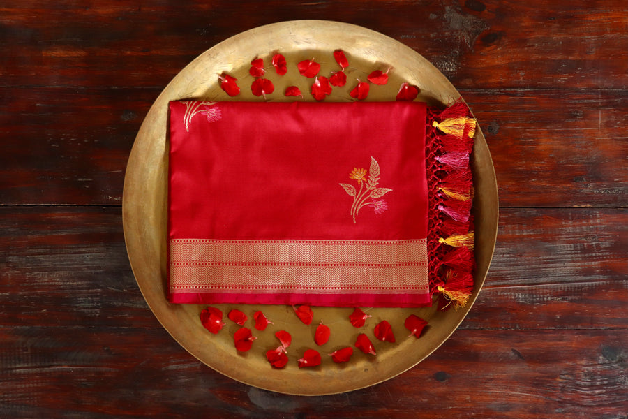 Red handloom Banarsi dupatta with leaf motifs in pure silk