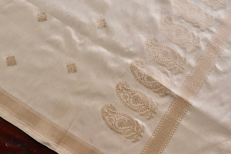 Ivory Paisley Buti Handloom Banarasi Silk Dupatta