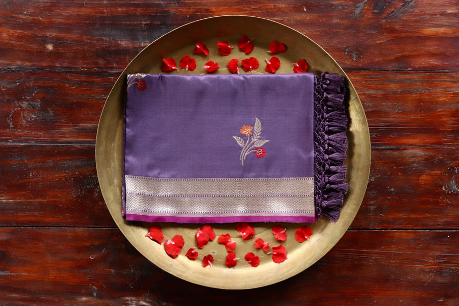 Lavender handloom Banarsi dupatta with leaf motifs in pure silk