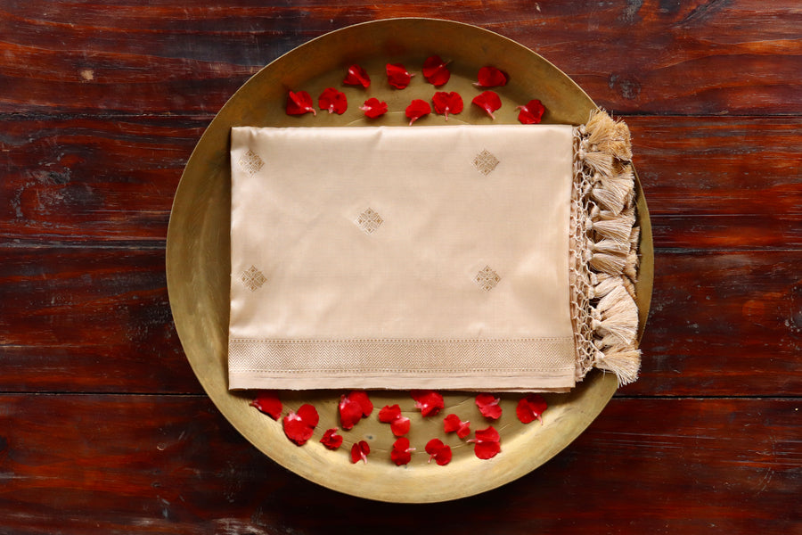 Ivory handloom Banarsi dupatta with buti motifs in pure silk