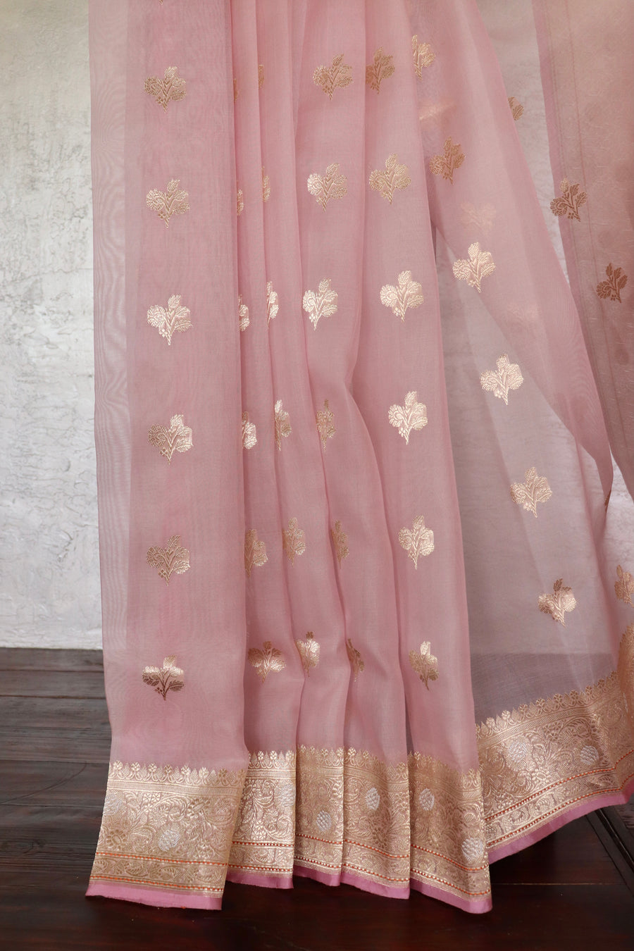 Blush Floral Booti Handloom Banarasi Organza Silk Saree