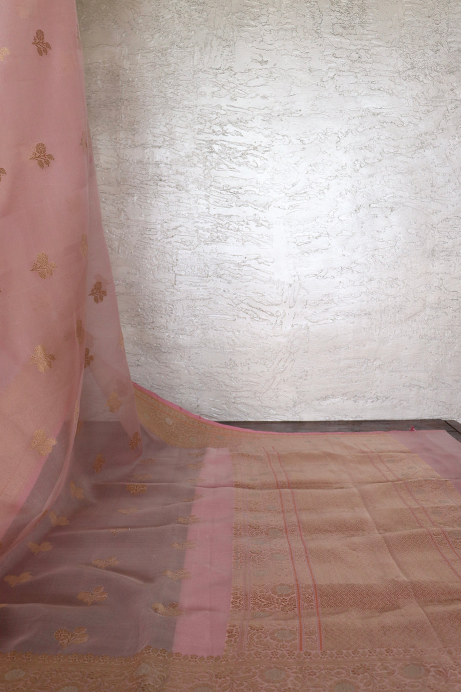 Blush Floral Booti Handloom Banarasi Organza Silk Saree