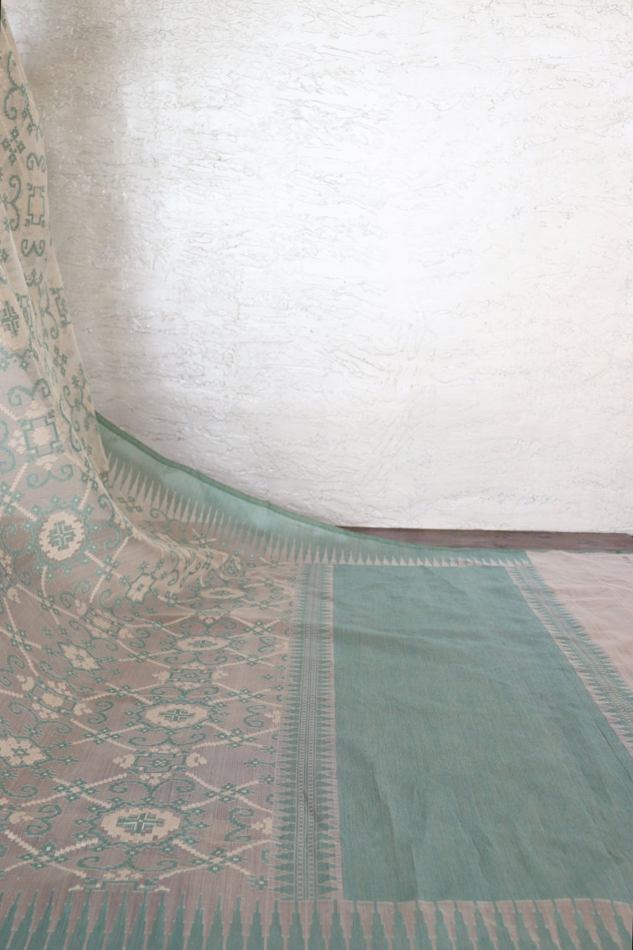 Ivory Cotton Cutwork Banarasi Handloom Saree