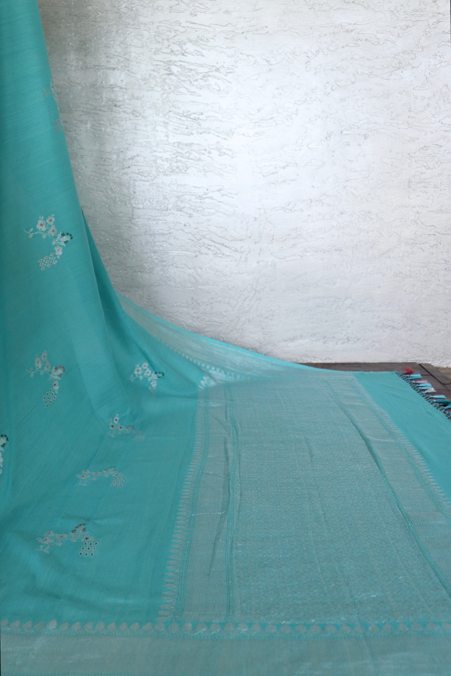 Turquoise Floral Buti Kadhua Munga Silk Handloom Saree