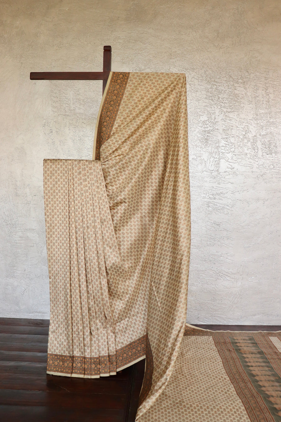 Ivory Tanchoi Banarsi Silk Saree - front drape