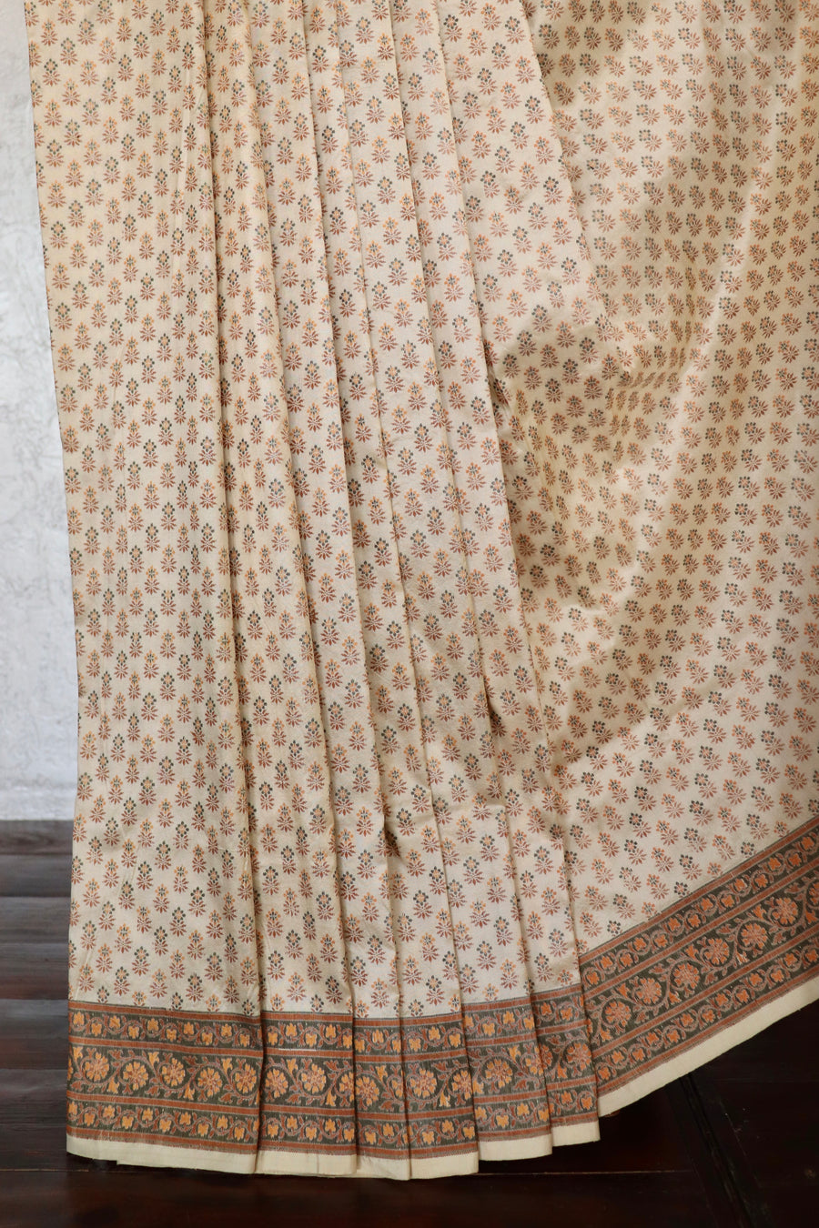 Ivory Tanchoi Banarsi Silk Saree - body and border detail