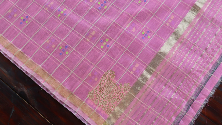 Pallu detail of Light Pink Charkhana pure Kora silk Banarasi dupatta
