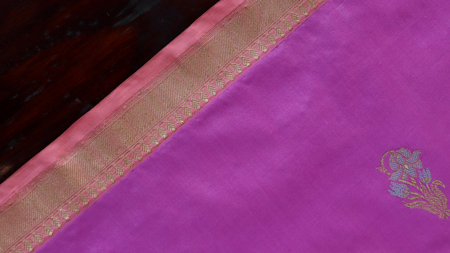 Pleat detail of Pink Nargis handloom Banarasi saree