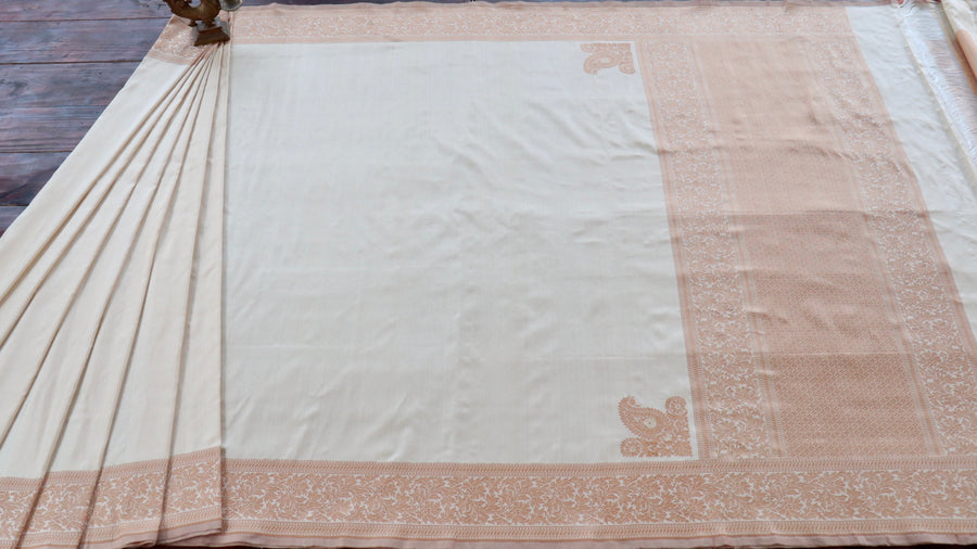 Border close-up on Off-White & Brown Kuniya Banarasi saree