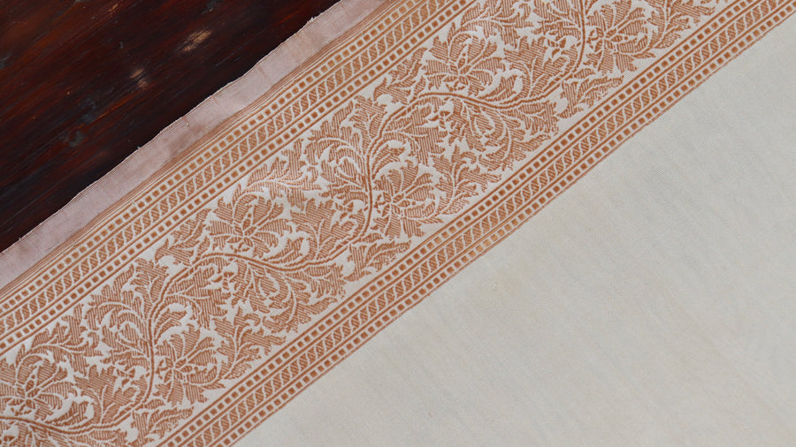 Pleat detail of Off-White Brown Kuniya Banarasi saree