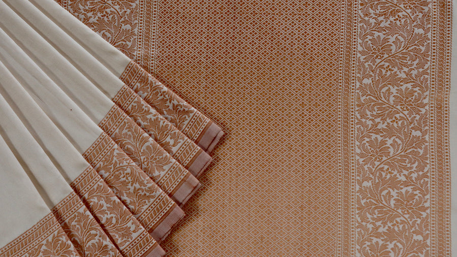 Selvedge detail of Off-White Brown Kuniya Banarasi saree