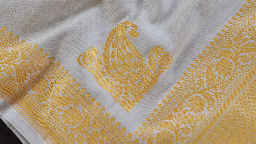 Aanchal motif on Ivory Kuniya Banarasi saree