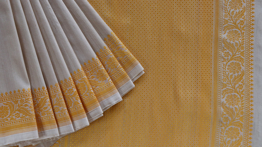 Selvedge detail of Ivory Kuniya Banarasi saree