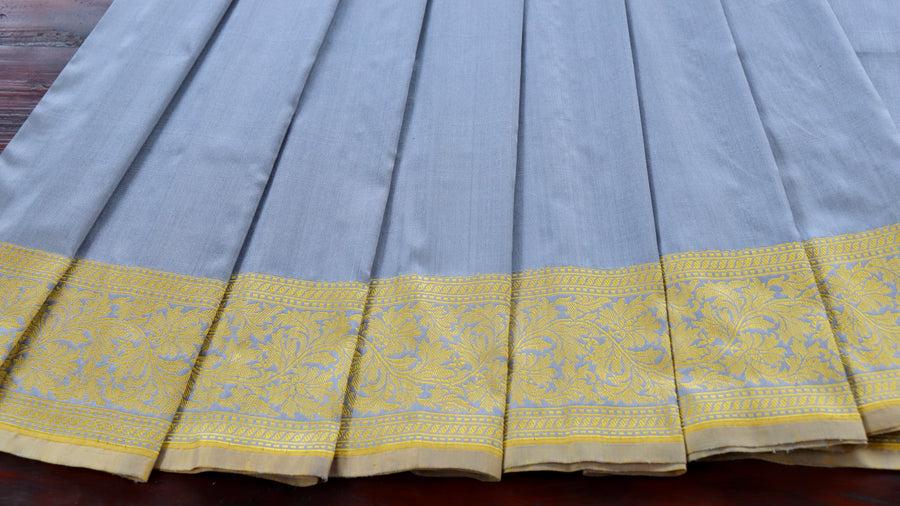 Pleat detail of Light Blue Kuniya Banarasi saree