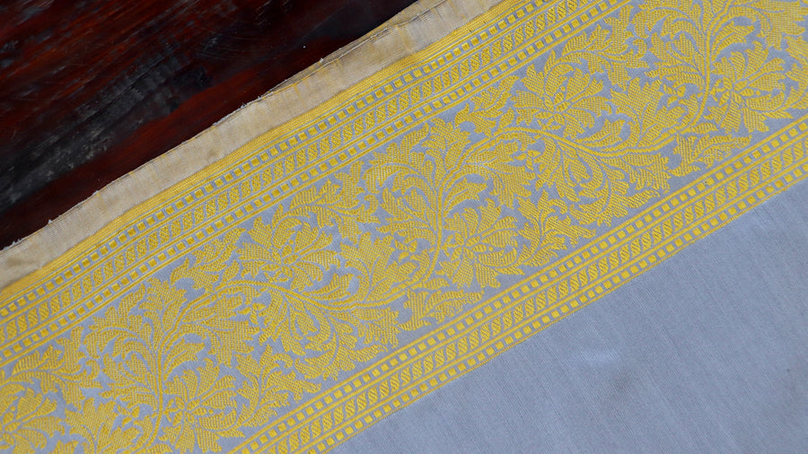Colour close-up of Light Blue Kuniya Banarasi saree